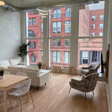 Lou-City Penthouse Suite! Savor Life With Hollyhock
